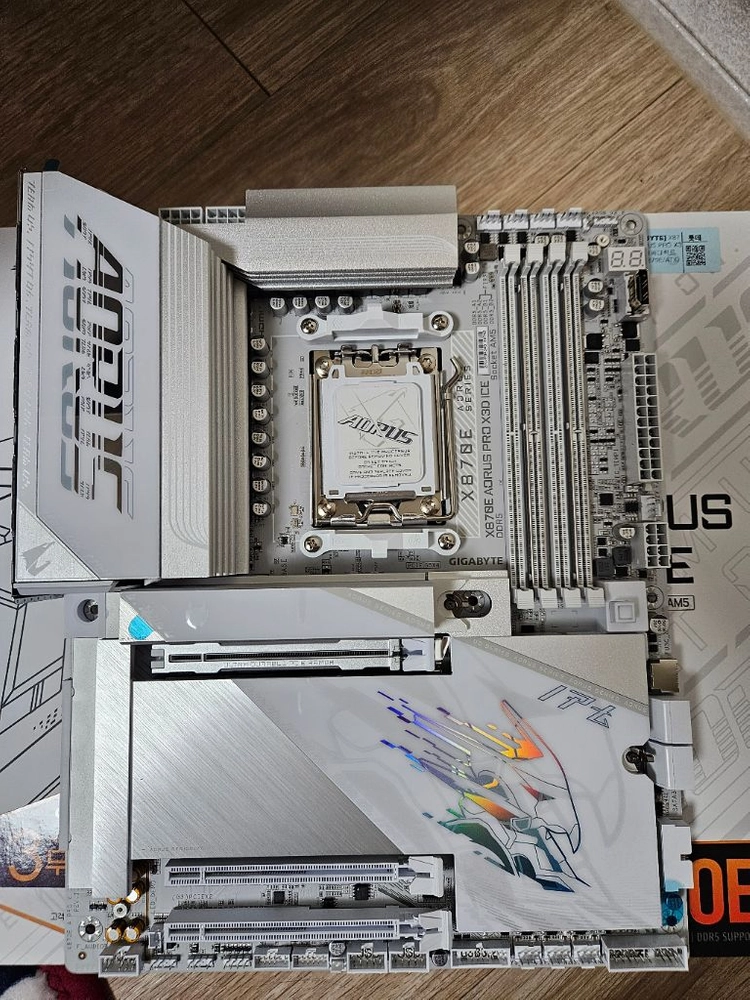gigabite x870e aorus pro ice x3d 이미지