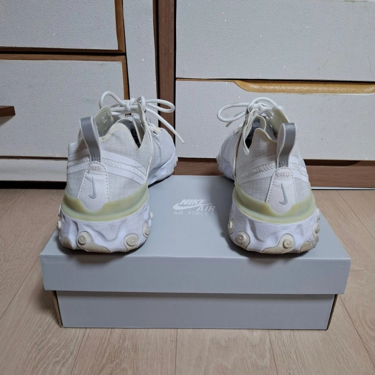 나이키 운동화 275 이미지