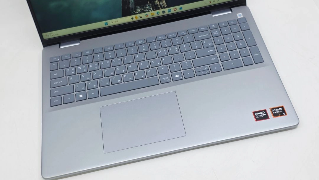 DELL 인스피론 16 5645 W001KR Ryzen 5 8540U 8GB SSD 512GB 중고노트북 이미지