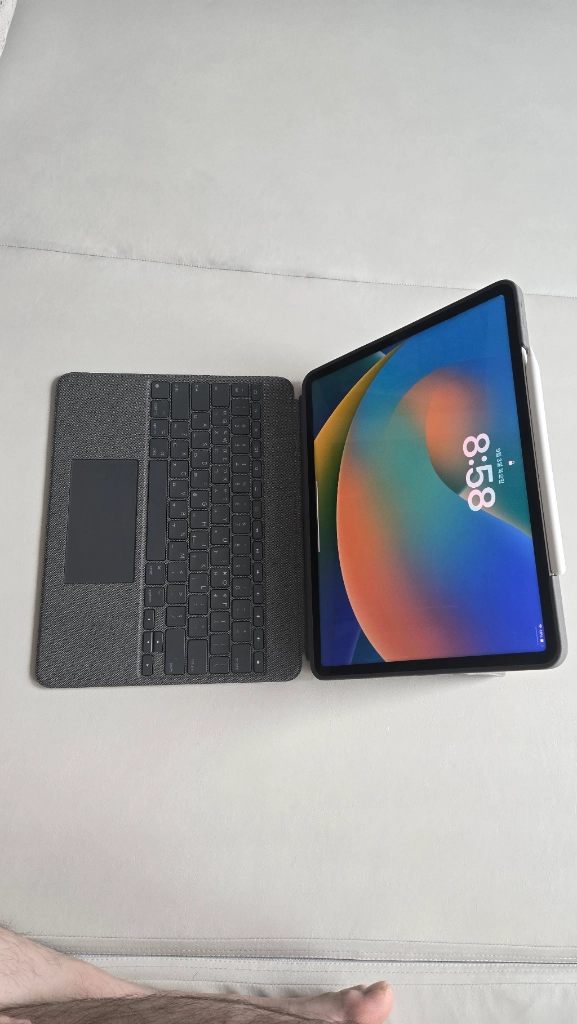 Apple iPad Pro 12.9인치 6세대 128GB, 애플펜슬 2세대, 로지텍 콤보터치 일괄판매 이미지