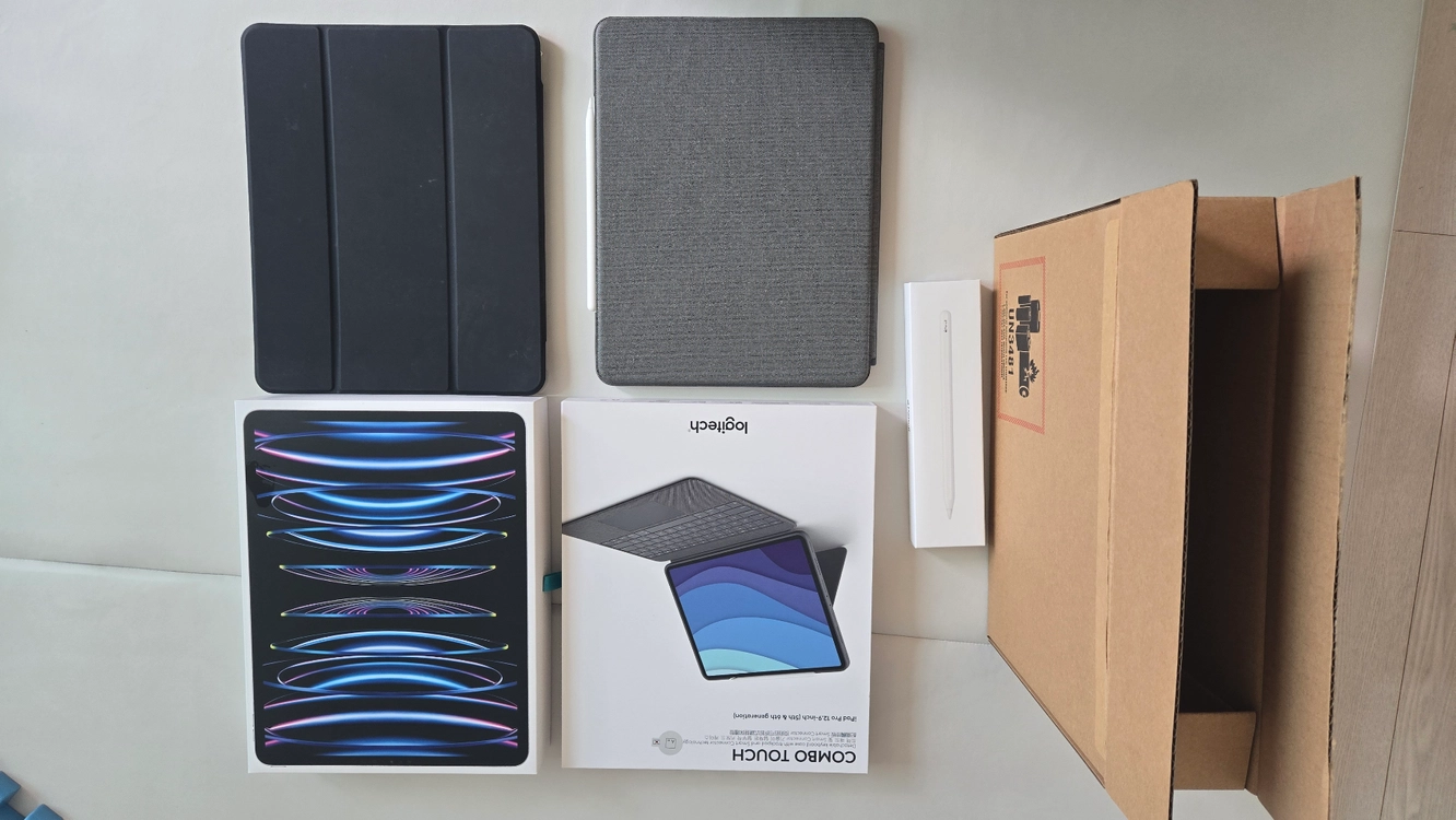 Apple iPad Pro 12.9인치 6세대 128GB, 애플펜슬 2세대, 로지텍 콤보터치 일괄판매 이미지