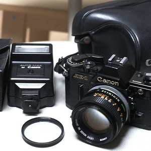 캐논 베스트셀러 AE-1(FD50mm 1.4 S.S.C ) 블랙버젼(케이스포함) 팝니다 이미지