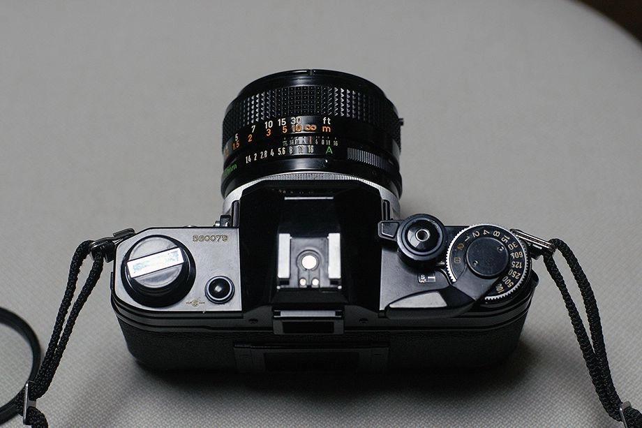 캐논 베스트셀러 AE-1(FD50mm 1.4 S.S.C ) 블랙버젼(케이스포함) 팝니다 이미지