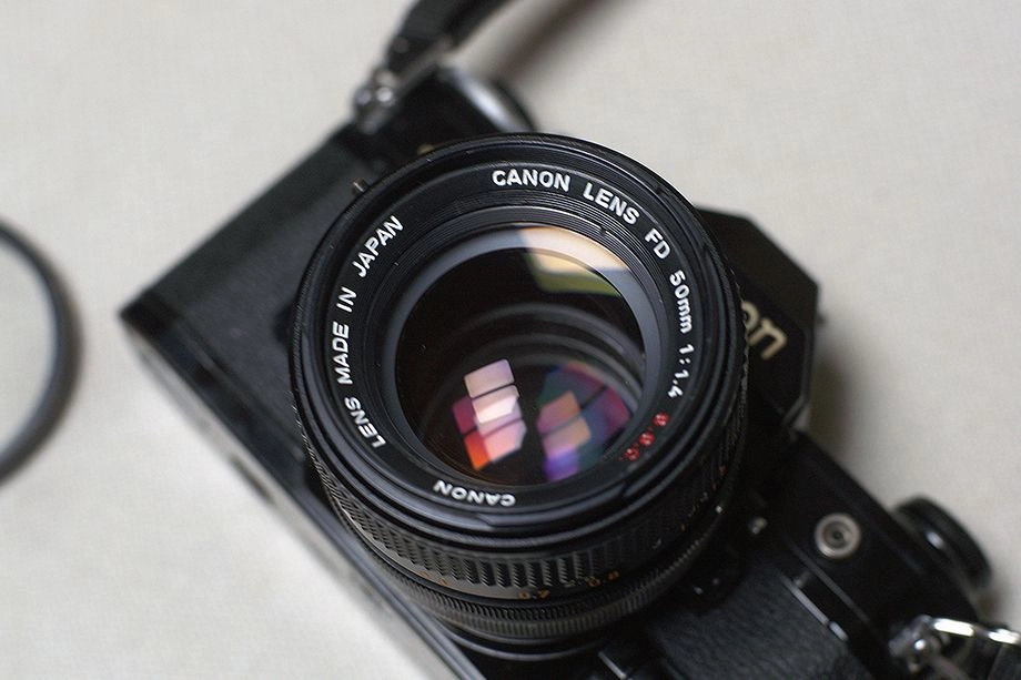 캐논 베스트셀러 AE-1(FD50mm 1.4 S.S.C ) 블랙버젼(케이스포함) 팝니다 이미지