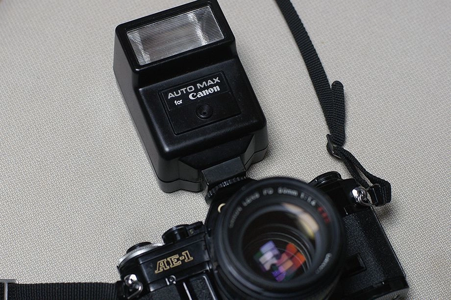 캐논 베스트셀러 AE-1(FD50mm 1.4 S.S.C ) 블랙버젼(케이스포함) 팝니다 이미지