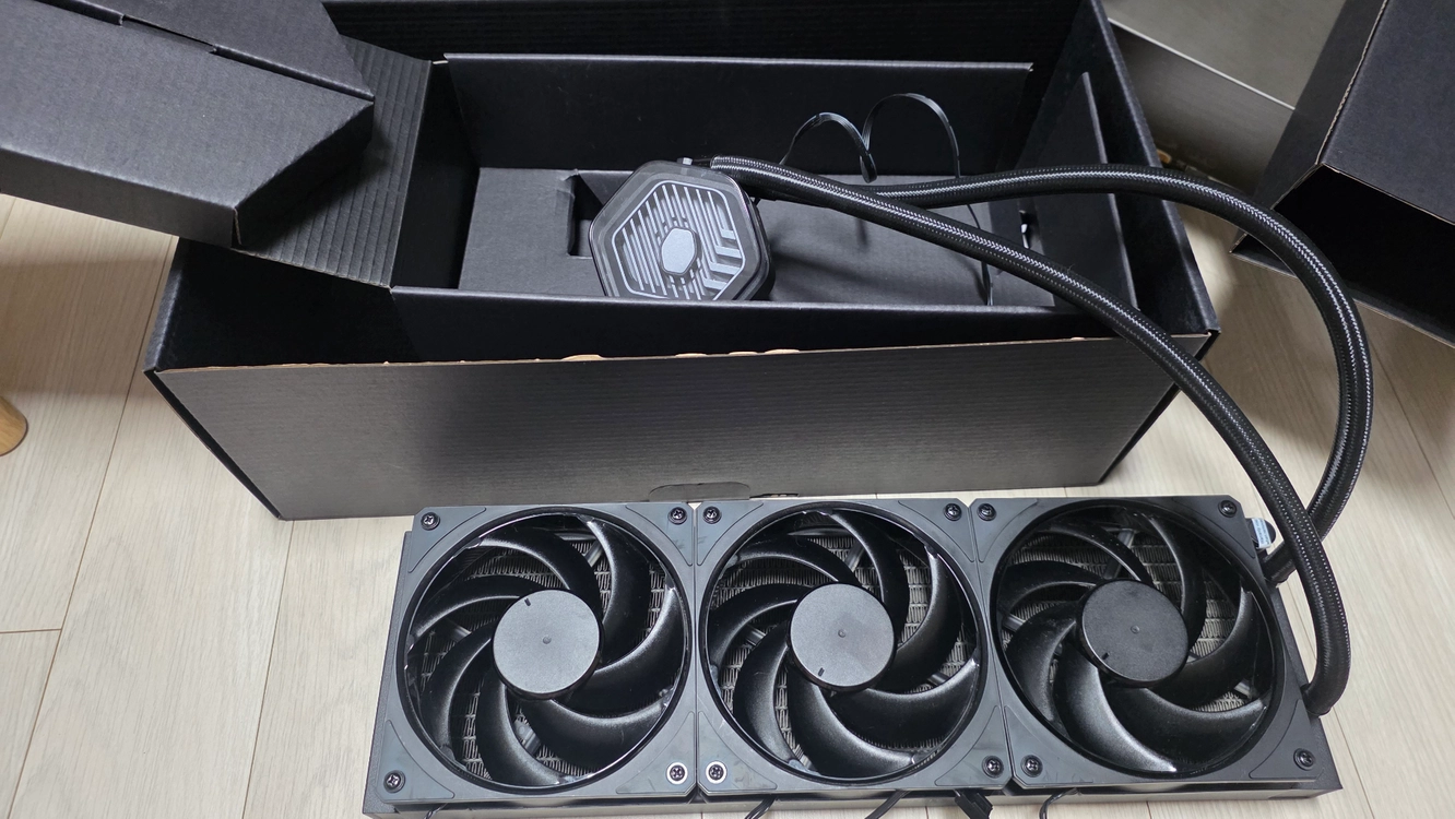 쿨러마스터 MASTERLIQUID 360 ATMOS Stealth 수냉쿨러 판매합니다 이미지