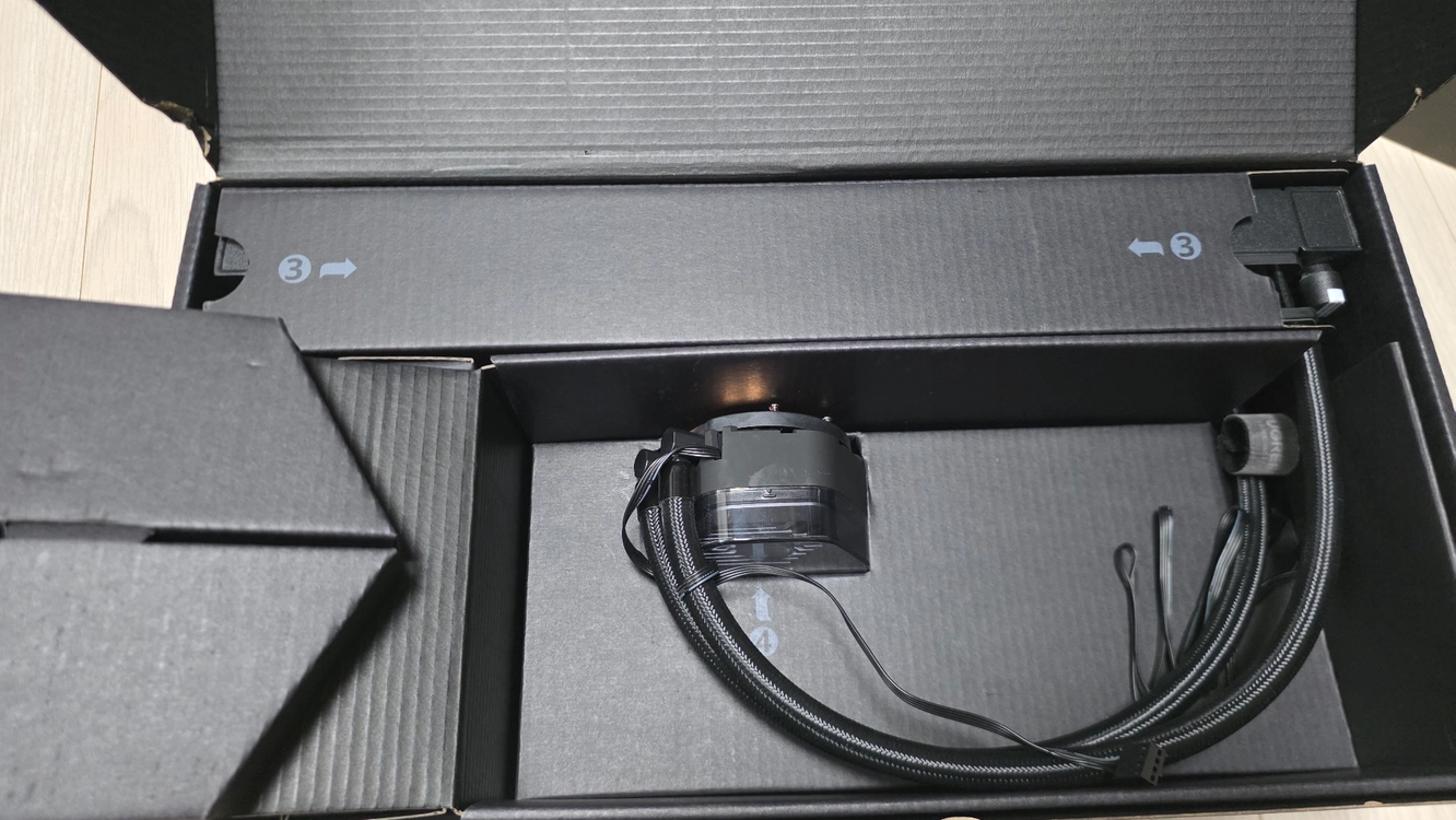 쿨러마스터 MASTERLIQUID 360 ATMOS Stealth 수냉쿨러 판매합니다 이미지