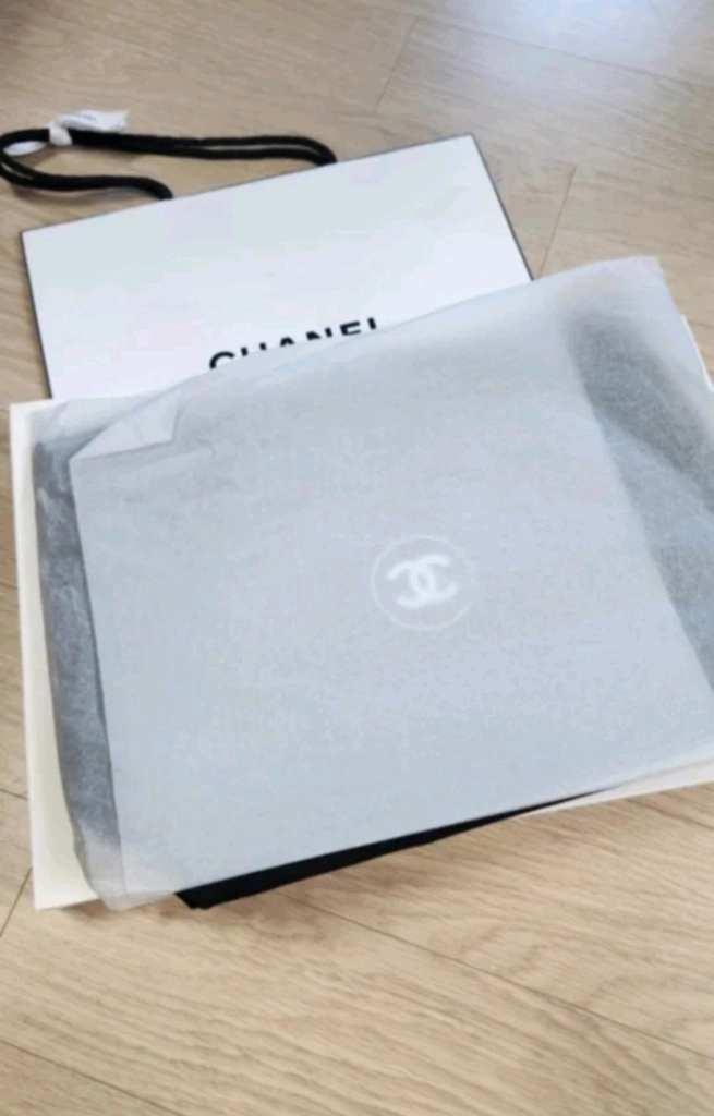 <새제품>샤넬 맥시 블랙 파우치 이미지