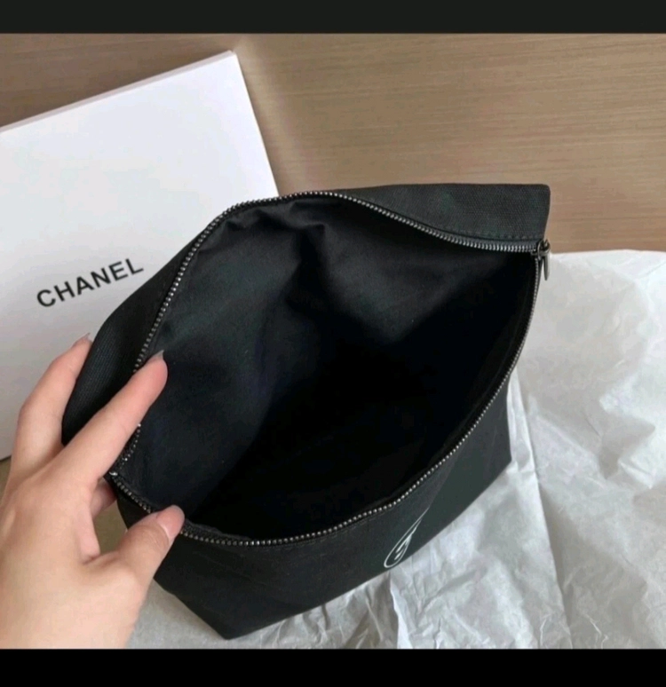 <새제품>샤넬 맥시 블랙 파우치 이미지