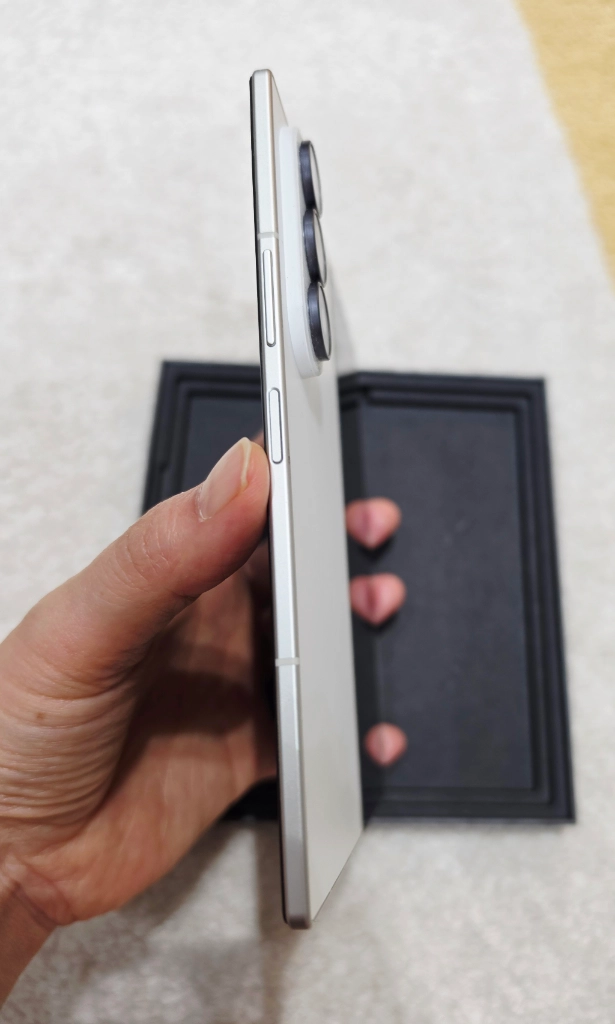 삼성 갤럭시 Z 폴드8 울트라 크림 256GB 자급제 풀박스 이미지