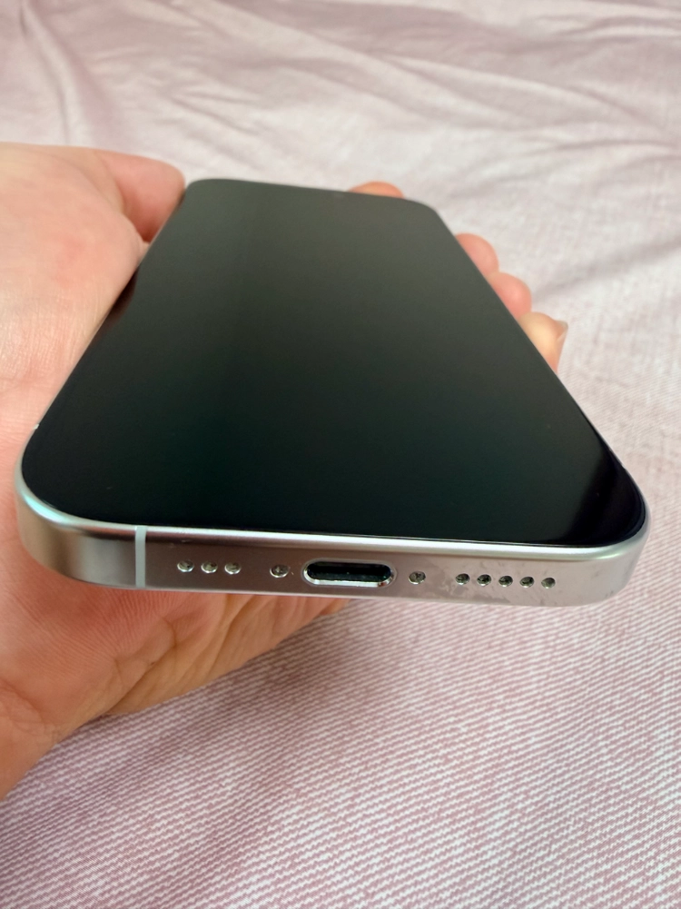아이폰 16프로 128GB 화이트 이미지