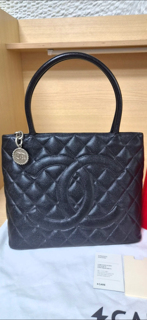 샤넬 캐비어 코인백 숄더백 토트백 새상품급 정품(감정서O)구찌프라다루이비통디셀린느보테가생로랑발렌시아가크로스백가방 이미지