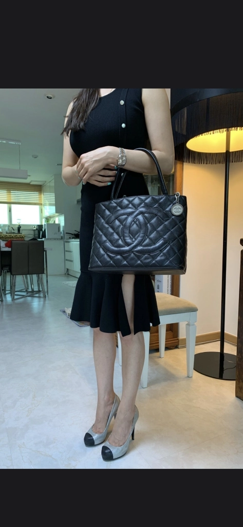 샤넬 캐비어 코인백 숄더백 토트백 새상품급 정품(감정서O)구찌프라다루이비통디셀린느보테가생로랑발렌시아가크로스백가방 이미지