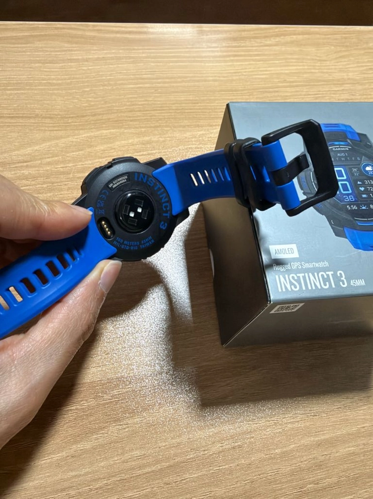 가민 인스팅트 3 45mm 아몰레드 슈퍼노바 볼트블루 블랙 멀티스포츠 GPS스마트워치 이미지
