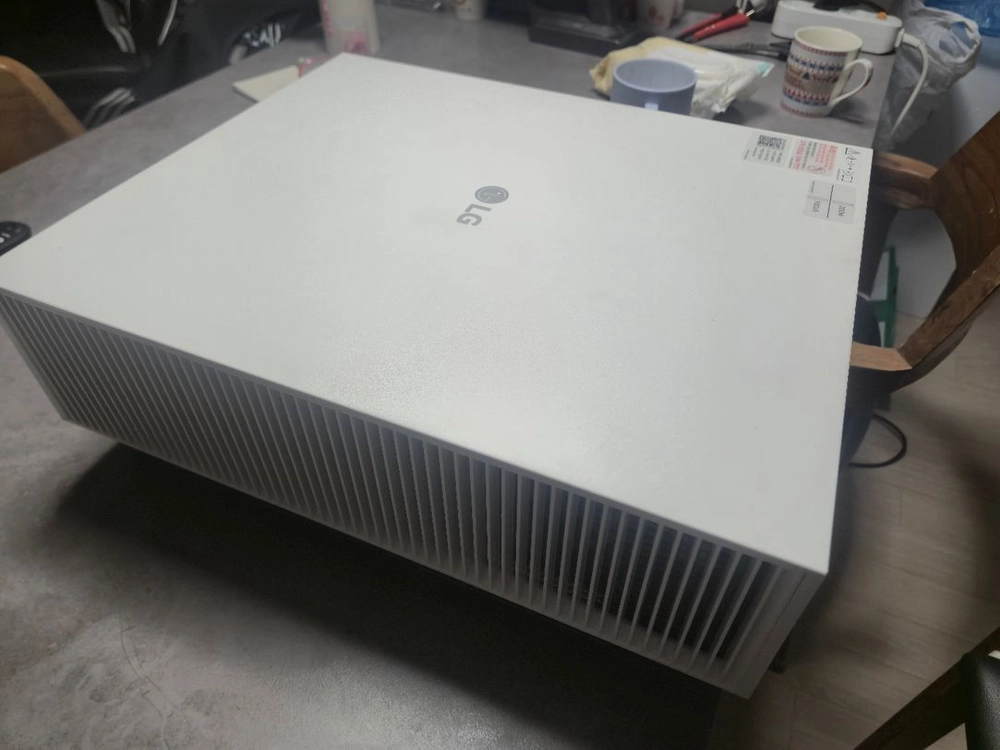 LG 시네빔 HU810PW 4K 빔프로젝터깨끗하고 작동잘됩니다 이미지