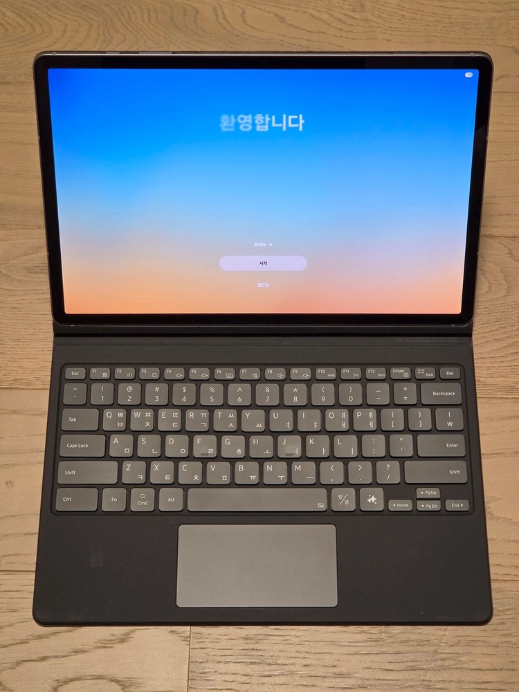 갤럭시 탭 S10+ Wi-Fi 문스톤그레이 512GB (SM-X820NZAEKOO) + 삼성 정품 키보드 북커버 이미지