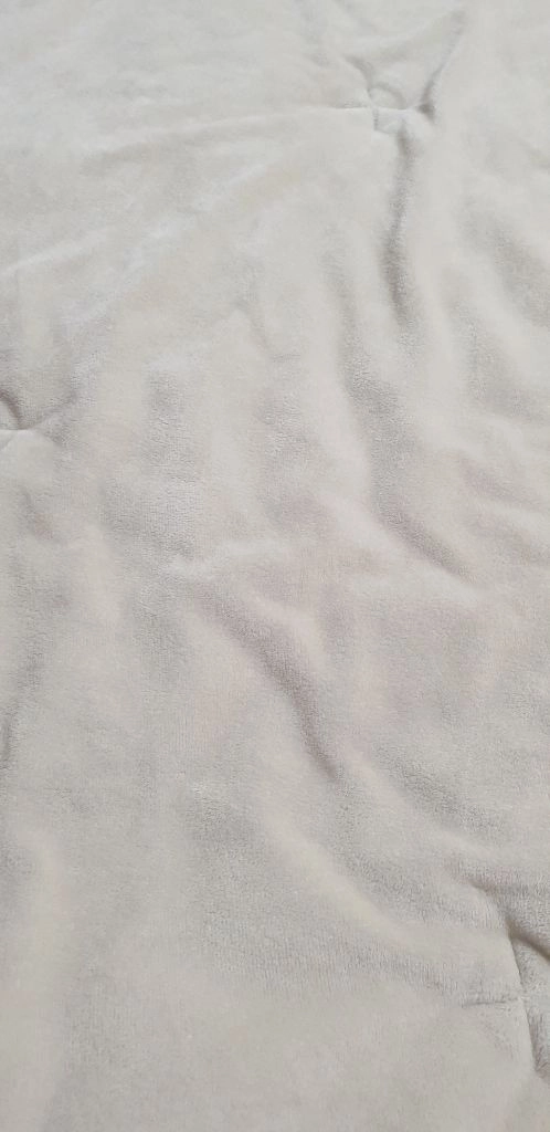 아이보리 퀸사이즈 누빔 이불 이미지