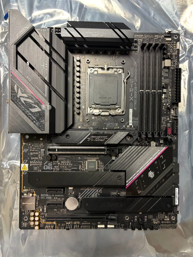 asus rog strix B650E-f 게이밍 WIFI 메인보드 이미지
