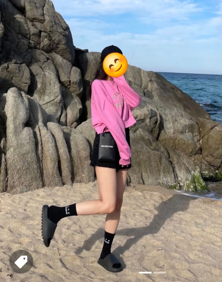 발렌시아가 미니백 폰홀더백호보백리에디션숄더백버킷백팩테수토루이비통발렌시아가디올셀린느프라다샤넬생로랑가방알마bb구찌 이미지