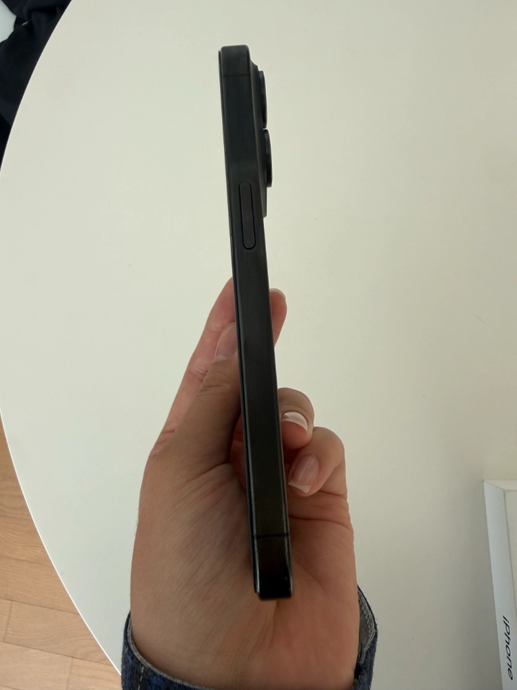 아이폰 15 프로 256GB 블랙 티타늄 이미지