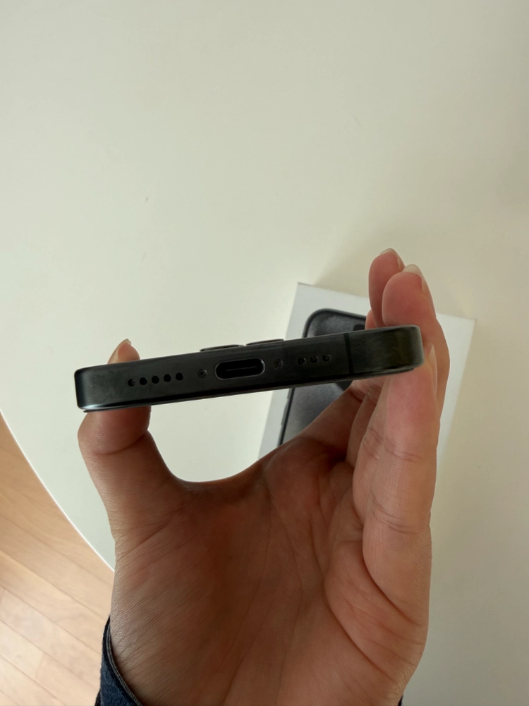 아이폰 15 프로 256GB 블랙 티타늄 이미지