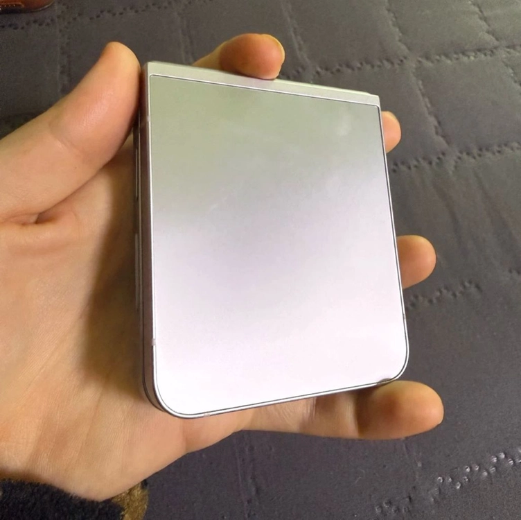 삼성 갤럭시 Z 플립6 실버 256GB 이미지
