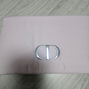 디올 핑크 패딩 파우치 이미지