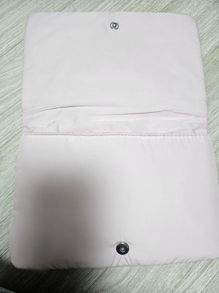 디올 핑크 패딩 파우치 이미지