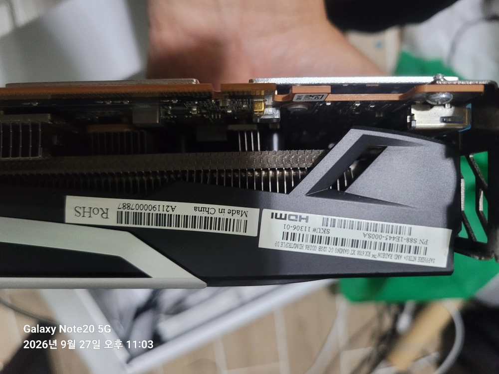 NITRO+ RX6700XT 그래픽카드 단품 이미지