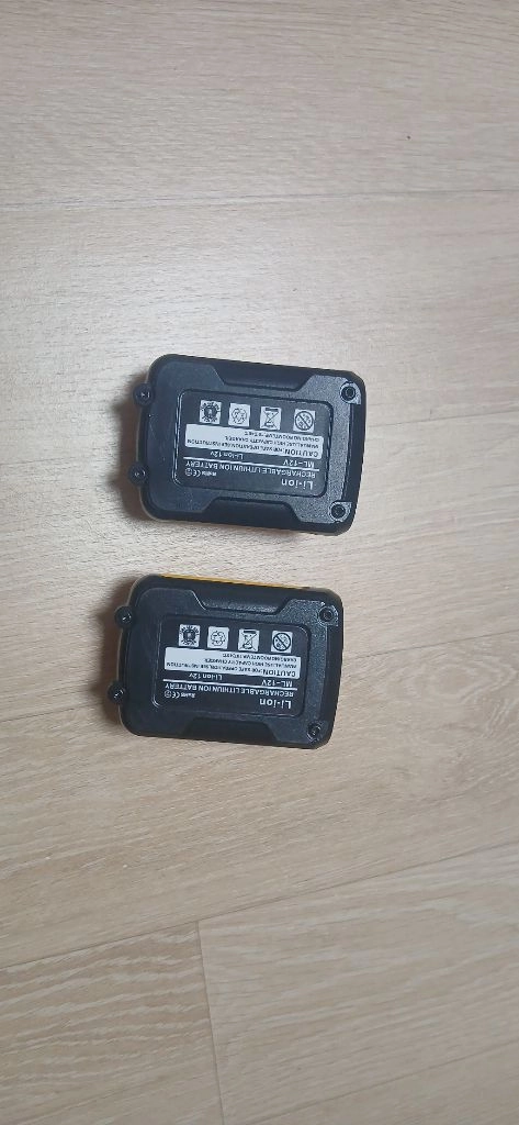 디월트 미사용 12V호환용 리튬배터리 3AH 팝니다 이미지