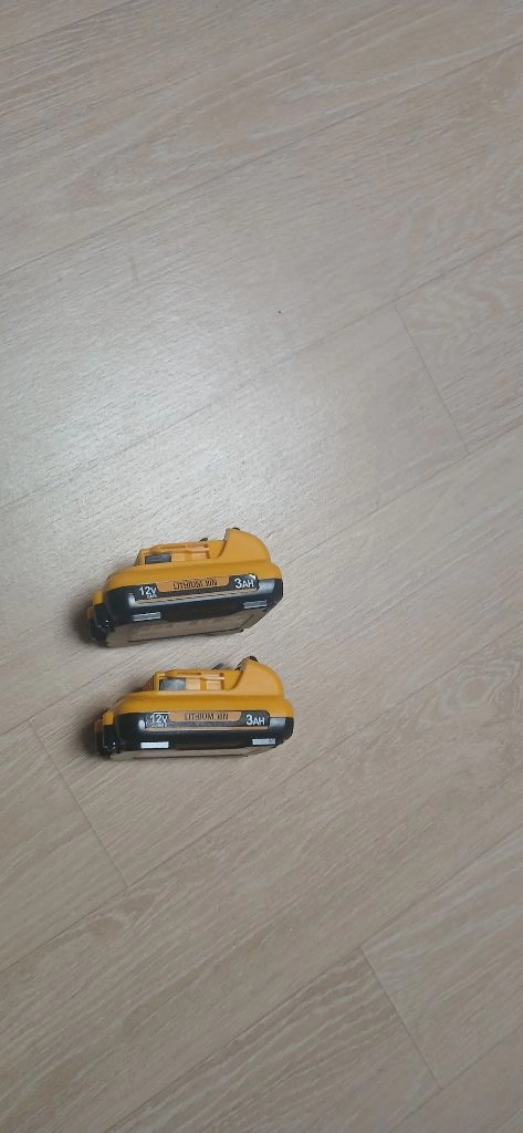 디월트 미사용 12V호환용 리튬배터리 3AH 팝니다 이미지