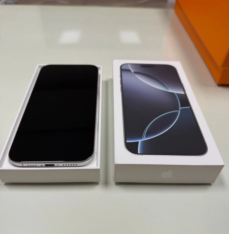 아이폰 16 프로맥스 512gb 화이트티타늄 팝니다. 이미지