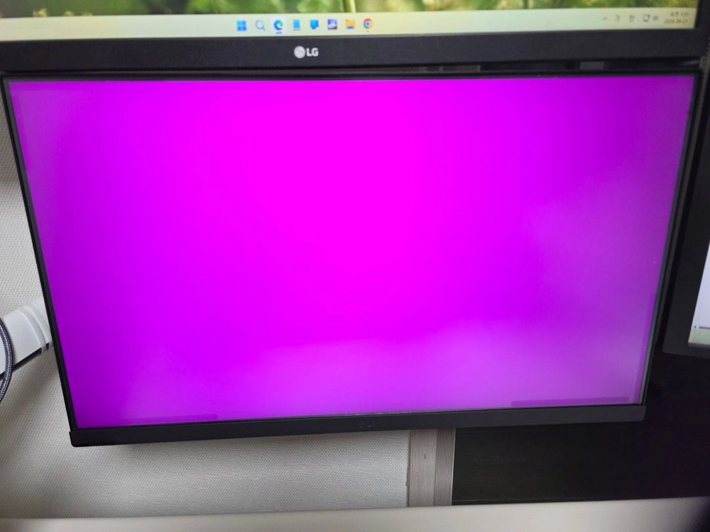 엘지 LG 24인치 QHD 모니터 24U631A/필름/최신품/거의새것/풀박스 이미지
