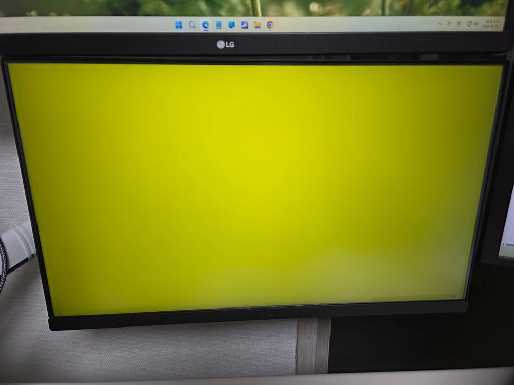 엘지 LG 24인치 QHD 모니터 24U631A/필름/최신품/거의새것/풀박스 이미지
