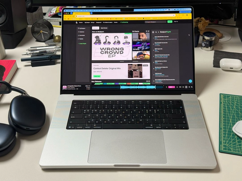 Apple 맥북 프로 16인치 실버, M5 Max 18C, 32C GPU, 36GB, 2TB 이미지
