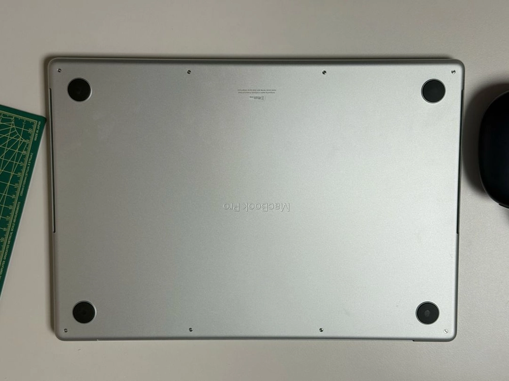 Apple 맥북 프로 16인치 실버, M5 Max 18C, 32C GPU, 36GB, 2TB 이미지