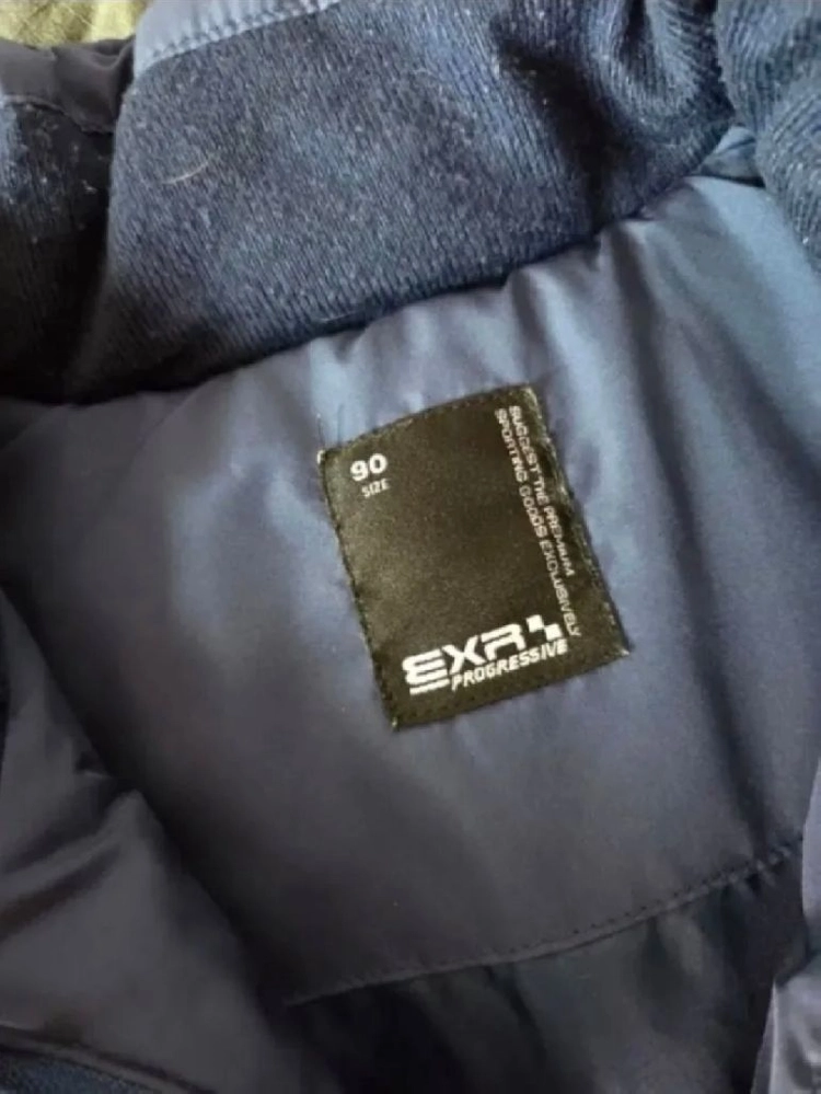 EXR 등산용 경량 패딩 자켓 네이비 색상입니다. 이미지