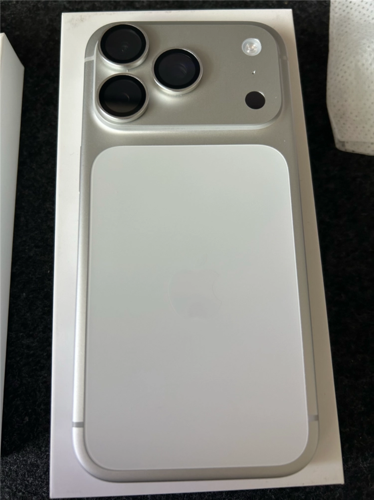 아이폰 17프로 256GB 실버 자급제 판매합니다 이미지