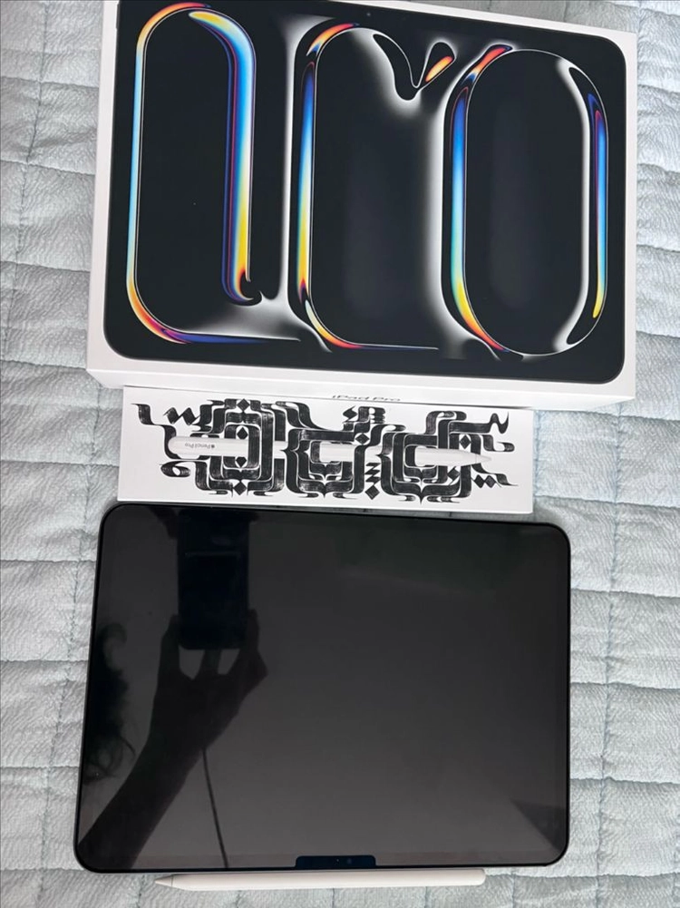 iPad Pro (M4) 11인치 256GB (Wi-Fi)+ 애플펜슬 프로 - 안심되는 중고거래