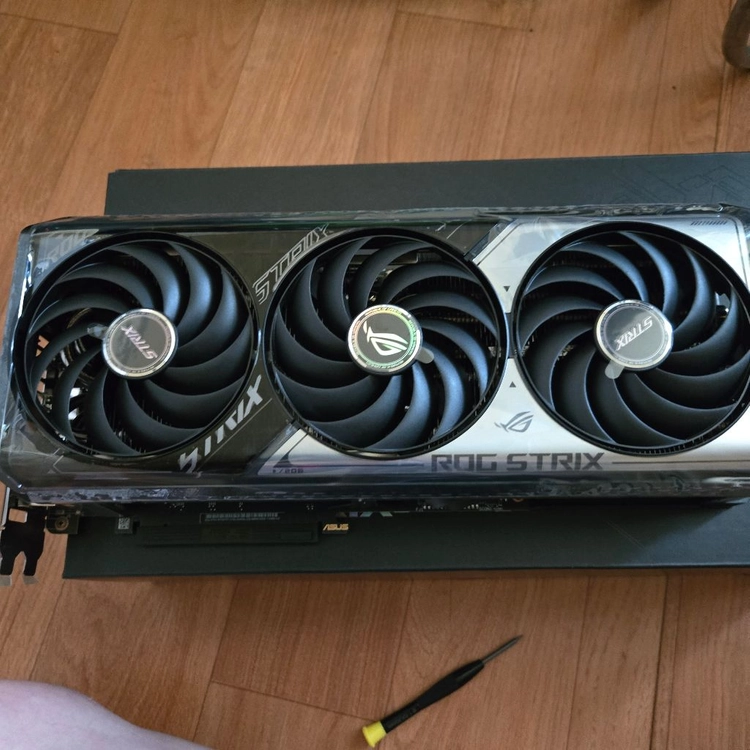 285k z890-i rog 스트릭스 RTX5070TI 스트릭스 지스킬64램 셋트 팝니다 정상작동함 이미지