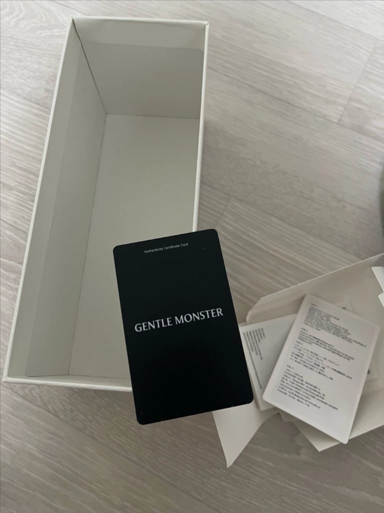 젠틀몬스터 롭 01 블랙 안경 풀박스 이미지