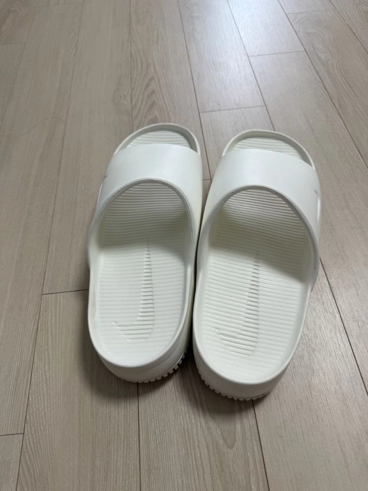나이키 캄 슬라이드 세일 290 팝니다 이미지