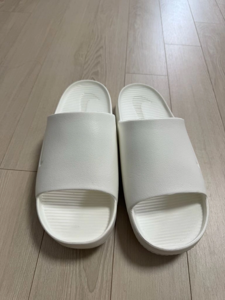 나이키 캄 슬라이드 세일 290 팝니다 이미지