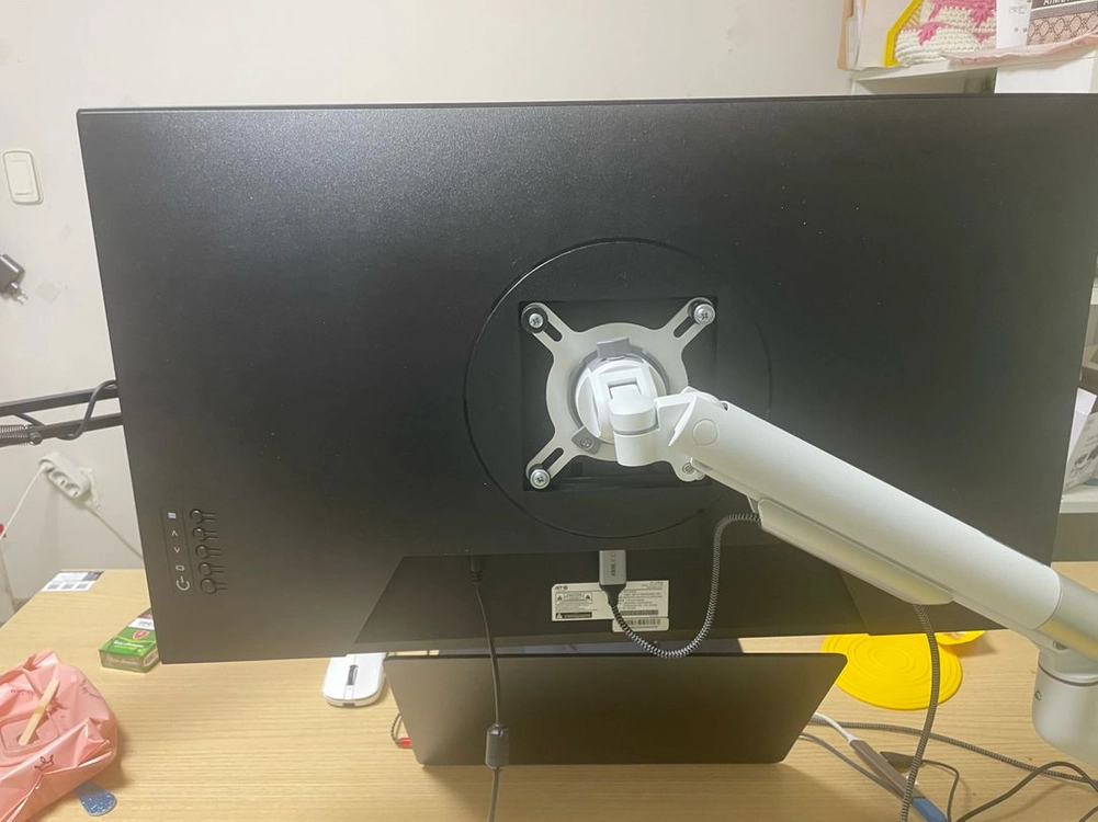 28인치 4K모니터 팝니다 모니터암 셋트 이미지