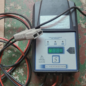 스마트 배터리 충전기 CBHF2 24V 30A 이미지