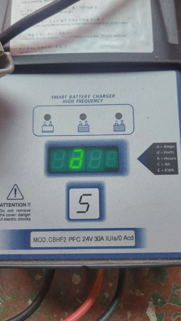 스마트 배터리 충전기 CBHF2 24V 30A 이미지
