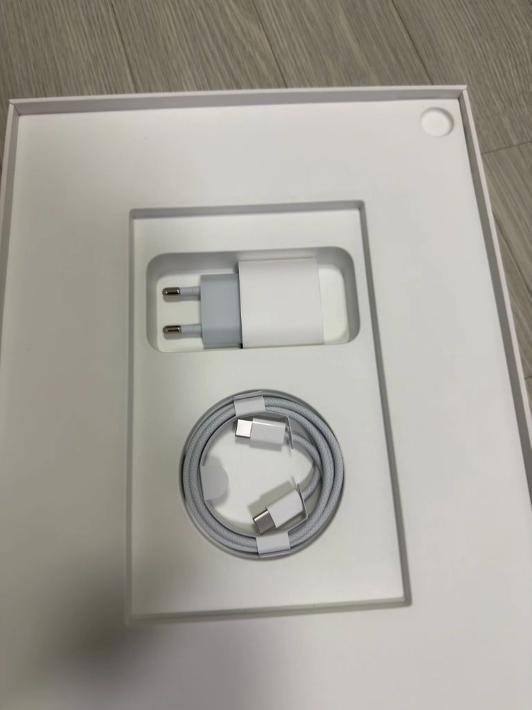 애플 아이패드 에어 13 M4 256GB Wi-Fi 블루 판매합니다 이미지