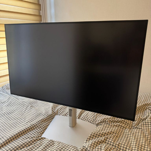 DELL 울트라샤프 U3223QE 4K 32인치 모니터 이미지
