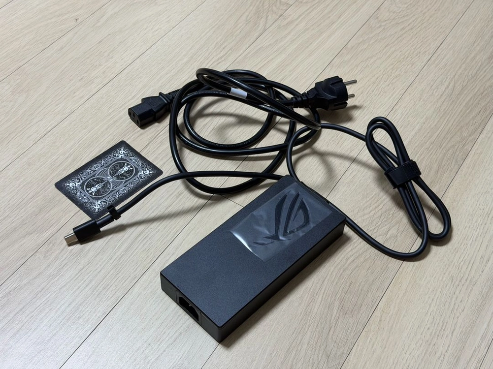 (네고 환영)ROG 제피러스 G16 (2025년) 5070Ti 플래티넘 화이트 이미지