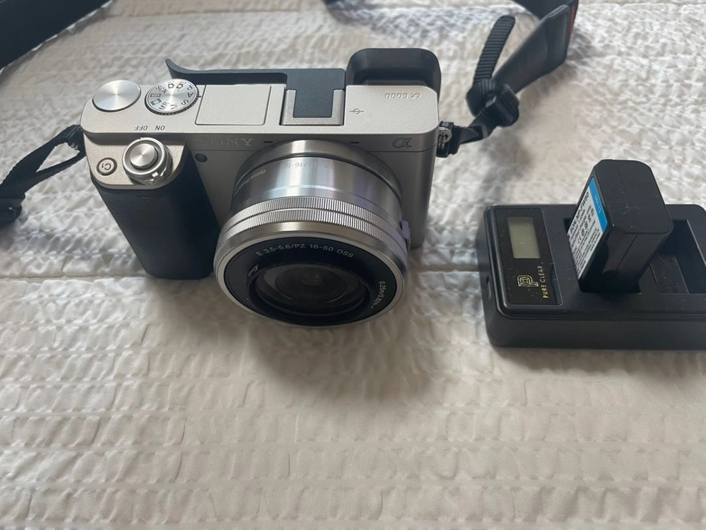 소니 A6000 미러리스 카메라 실버 + 16-50mm 렌즈 - 안심되는 중고거래